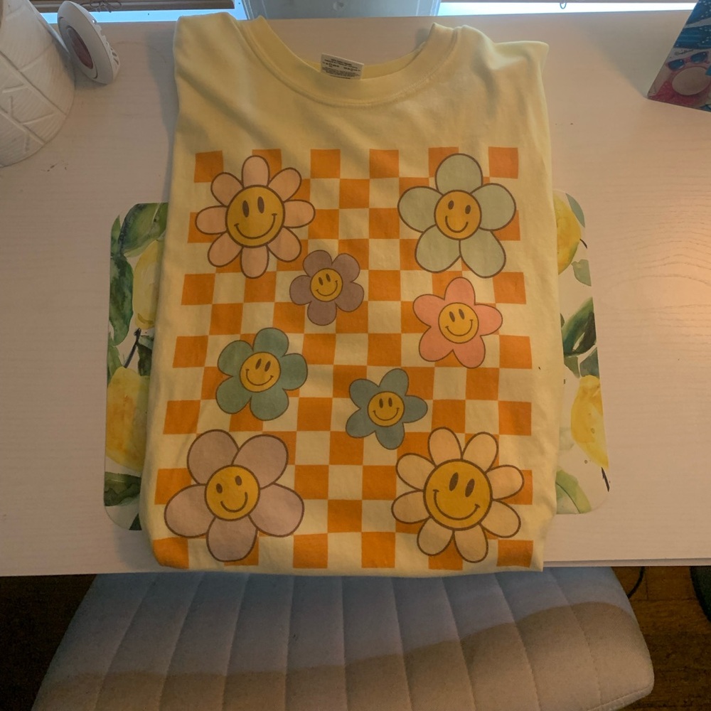 Checkered smiley tee
